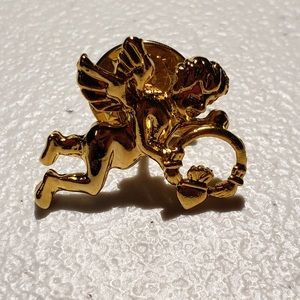 Irish Angel tack pin holding a Claddgh